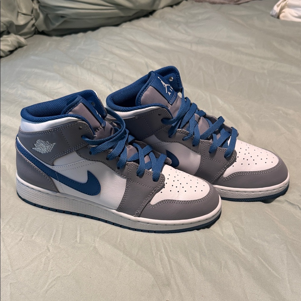Air Jordan 1 Mid